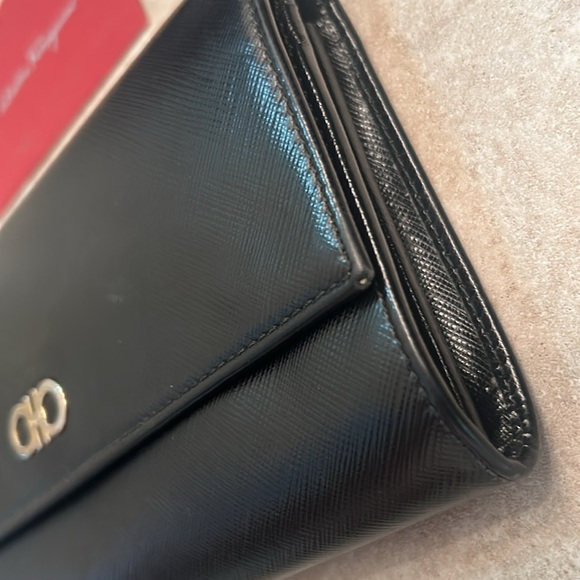 100% Authentic Made in Italy Salvatore Ferragamo Wallet on a Chain - Picture 4 of 14